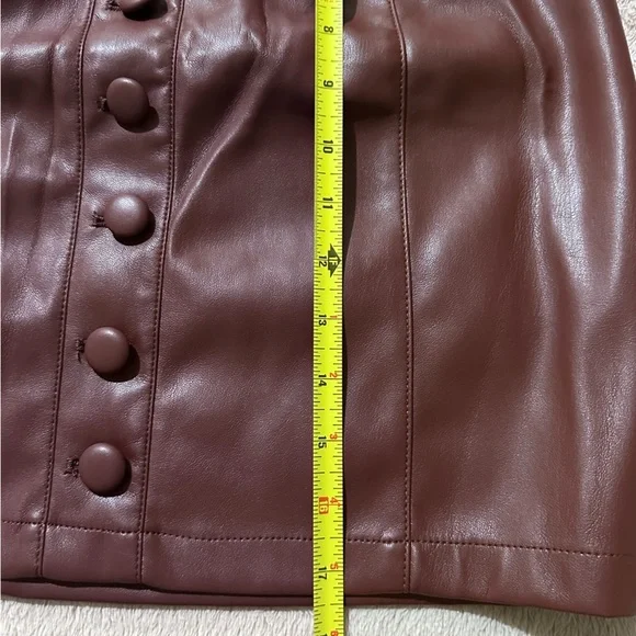 Candace Cameron Bure Regular Faux Leather Skirt - Picture 9 of 10